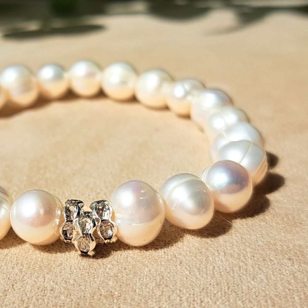 Freshwater Pearl bracelet close-up.
