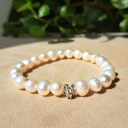 Freshwater Pearl bracelet frontal view.