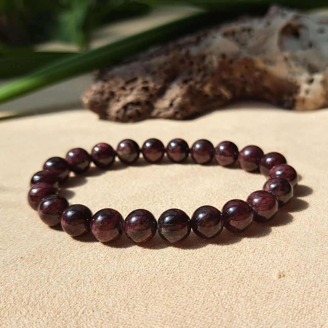 Garnet bracelet frontal view.