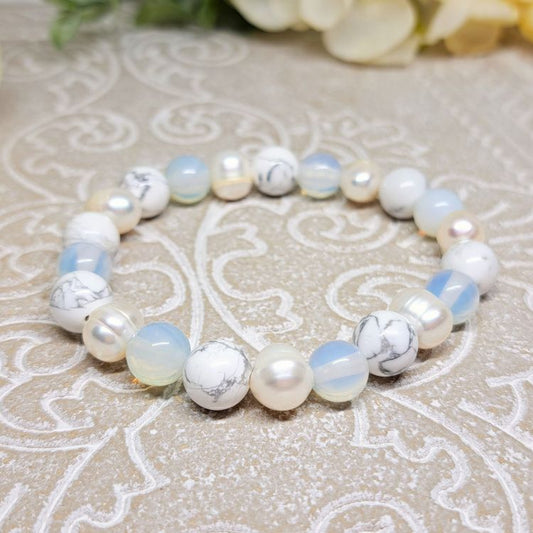 Blue and white bead bracelet front look.