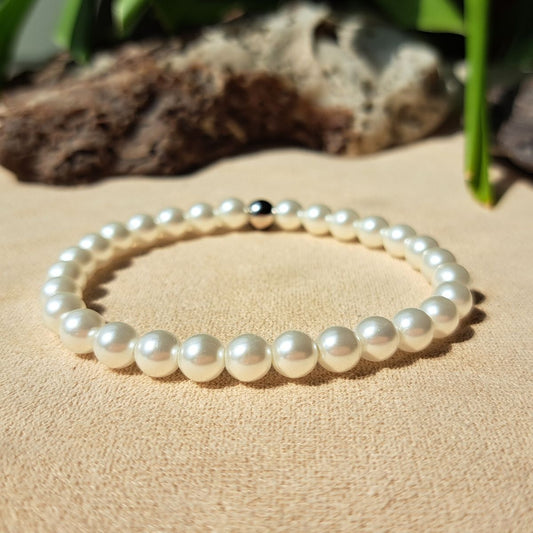 White Pearl bracelet front view. 